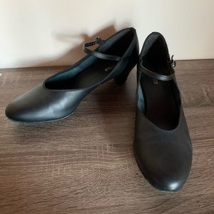 Ballroom dance shoes